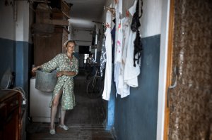 Потому что, как минимум,  это фотография Дмитрия Ильина "Коммуналка" из альбома Жанр ...