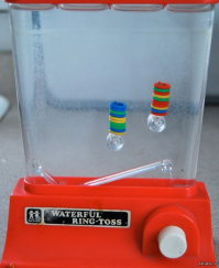 Мы играли в рукотворную монополию, какой-то умелец очень качественно её нарисовал. Ещё играли в наши кольца и их продвинутую буржуйскую версию :)