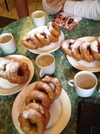 В Питере есть пышечная которая открыла свои двери первым посетителям в 1958 году. Мою маму туда водила бабушка. Меня водили туда и мама и бабушка. Своих дочек водил туда. Это уже история города.