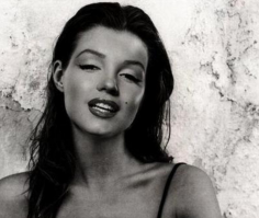 Монро не блондинка, она крашеная.