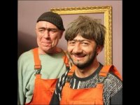 Странная установка мониторов в подголовники автомобиля