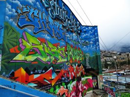 Кислотно-сумбурное граффити в Ялте...Само то в депрессивную пору межсезонья...