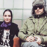 Мои любимчики навскидку из соцсетей подергала: Манки из Korn, ДжейД из Korn, Джаред Лето и режиссёр Джон Ву, Стив Харрис - основательно Iron Maiden. 
За артистами не охочусь - работаю с ними. Наверное, поэтому я тот редкий вид людей, которые любят свою работу