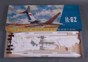 У меня был биллиард, но он был не мой, а ОБЩИЙ. Играли и взрослые и дети! Солдатики оловянные, потом пошла мода лепить их из пластилина разноцветного, старались правильно скопировать форму с картинок. Железная дорога ГДР-овская и, конечно же ГДР-овские сборные модели самолетов! Отечественные были дешевле, но качество пластмассы и переводок было хуже.