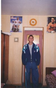 Я и начало 90-х. Вся комната была увешана плакатами Арни и ЖКВД