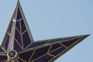 На звезде эмблемма "КРАЙСЛЕР".... Американский след)))