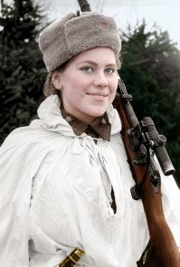 Роза Егоровна Шанина - советский одиночный снайпер. 
Уничтожила свыше 54 солдат и офицеров противника, среди которых 12 снайперов.
27 января 1945 года во время одного из сражений, прикрывая командира, получила тяжёлое ранение в грудь и спустя несколько дней умерла в госпитале.
Ей было 20 лет.
До войны училась в педагогическое техникуме в Архангельске. Подрабатывала воспитательницей в детском саду.