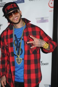 А этот пи@#юк от ламборгини оторвал значок