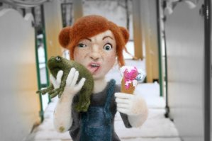 Любая животинка любит прибалдеть, а т.к. в море-океане забродивших фруктов не найти, то приходится лизать аналог лягушки (жабы) с глючной слизью.