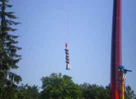 Аттракцион "Ракета" в СПб...там, правда, никто не погиб, но кирпичей хватило бы на добротный 5-ти этажный дом. Сам был свидетелем этого происшествия!