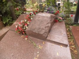 Прошу прощения за ошибку: на фото могила Сергея Васильевича Герасимова!
Вот фото могилы Сергея Аполинарьевича: