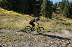 Бро, со временем придёт. Я то же первые лет 5 передком не тормозил, теперь торможу в большей части передом, поскольку при торможении вес переносится на переднее колесо, у последнего лучше контакт, главное  черезрульку не сделать но для этого надо тормозить без блокировки колеса, плавно, и центр тяжести назад перенести или тормозить с согнутыми руками (что бы ниже над рамой оказаться)