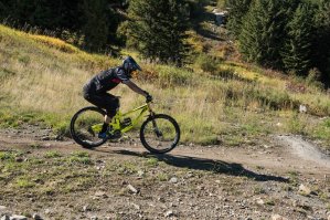 Бро, со временем придёт. Я то же первые лет 5 передком не тормозил, теперь торможу в большей части передом, поскольку при торможении вес переносится на переднее колесо, у последнего лучше контакт, главное  черезрульку не сделать но для этого надо тормозить без блокировки колеса, плавно, и центр тяжести назад перенести или тормозить с согнутыми руками (что бы ниже над рамой оказаться)