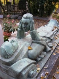 Он пожелал вечно смотреть на лицо своей жены.