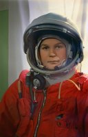 И вправда, почему не делали символы на скафандрах  страны от которых летят космонавты.