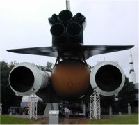 Нет, Вы - к сожалению - банальный не разбирающийся в обсуждаемой теме профан. Вот Вам вид сзади, где чётко видно, что у бензобака для "Шаттла" своих движков нет. 



Вот его "подвязка":



Ниже фото, как он взлетает. Следом схемы - "Энергия-Буран".
Идите уже! Всё ясно про Вас!