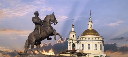 памятник на родине в Орле