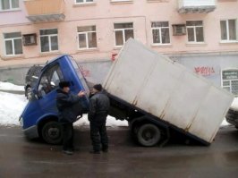Когда одновременно выжал и газ и тормоз)))