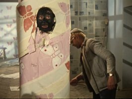 Собаки могут залезть и застрять где-угодно, но этот щенок всех превзошел!