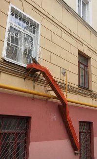 Хороший хозяин  у котика.