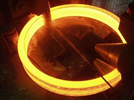 Такие заготовки вполне раскатывают на вальцах.