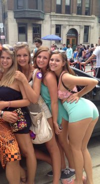 Оригинал все же лучше.
Хотя... Клонированным кучерявым мужиком хорошенькую жопу не испортить