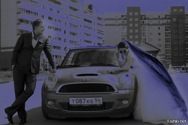 Крик с балкона:
- Отошли от моей машины быстро!!