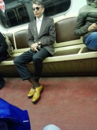 6. Левин из "Интернов" едет на съемки нового сезона....
Ога,прям одно лицо