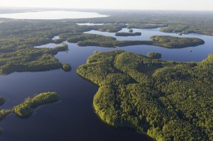 Вот на этом озере )