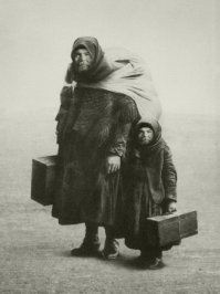 А вы сможете сказать, что не так на этом фото четырех девушек?