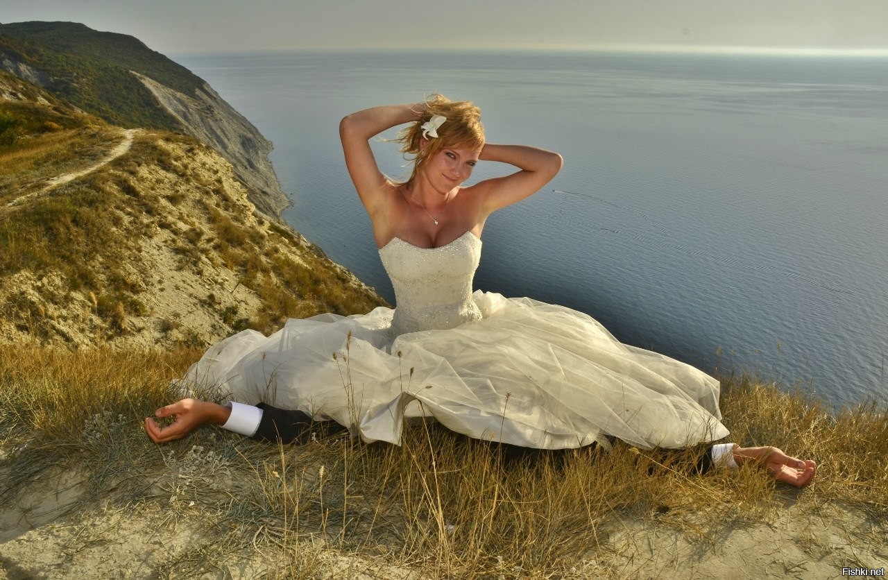 Пейзаж такой шикарный!!!Эти молодожены все испортили))