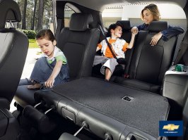 Знакомый поставил на эскаладе даже два кресла. Что-то не так?
Для примера фото менее крупной машины (Каптива) с детским креслом на третьем ряду сидений.