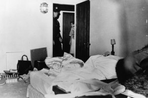 15 шокирующих гипотез о смерти Мэрилин Монро