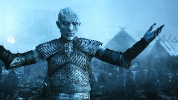 Кажется, будто это и не глаза смертных, а очи богов, врата в целые вселенные