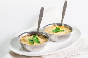 вообще-то , кокотницы есть в продаже
но здесь оригинальное решение