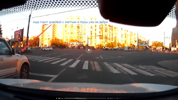 Практически и на зеленый 2 разные вещи, хули Вы спорите? Если гайцы будут дотошно разбираться то накажут и водилу порше и напишут обоюдку. Но учитывая наши реалии поршевод тупо забашляет и будет вердикт чистой вины киа...