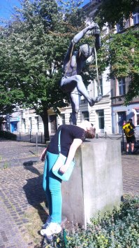 Оригинальные фото с памятниками