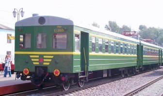 А я ещё такие помню, двери надо было открывать самому!