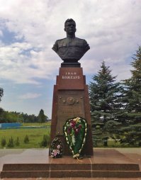 Бюст на родине Героя - в селе Ображиевка Шосткинского района Сумской области, Украина.