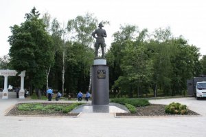 Памятник в Сумах