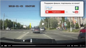 сделал скрин ( переход с 8 на 9 секунду ), на котором видно мотоцикл в момент перед аварией ( отметил его желтой полоской ). рено только начинает поворот - и как можно было "не заметить" мотоцикл на такой дистанции ... 
п.с. если считать расстояние между фонарями 25 метров ( стандарт в городах ) - то мотоцикл примерно в 60-70 метрах от перекрестка.