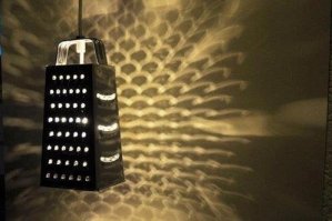 и чего только не вешают! Наверно, главное чтобы самому нравилось и близкие терпели.