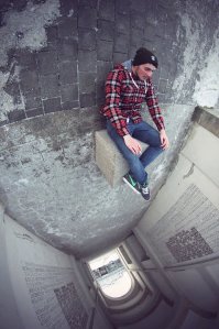 Они снимают опасные трюки своих детей, вместо того чтобы запрещать их