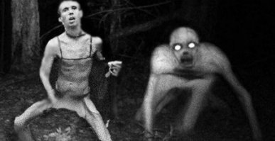 Надо подписывать: "Панин слева!"