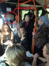 Это конечно же свинство не уступать бабулькам но...