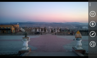 А страна у нас большая) Много чего есть посмотреть. Был на Дальнем востоке, Байкал немного зацепил, чуток Сибири , Урал, Поволжье,  Черное море. Мне кажется что удивительных мест очень много.
Фтки Петропавловск-Камчатский, Ханты-Мансийск, река Амур, Улан-Уде, Набережная Анапы.(Фотки на телефон сделаны)