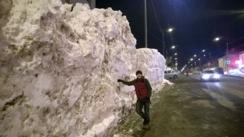А страна у нас большая) Много чего есть посмотреть. Был на Дальнем востоке, Байкал немного зацепил, чуток Сибири , Урал, Поволжье,  Черное море. Мне кажется что удивительных мест очень много.
Фтки Петропавловск-Камчатский, Ханты-Мансийск, река Амур, Улан-Уде, Набережная Анапы.(Фотки на телефон сделаны)