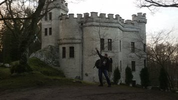 Я возле замка Портоса из фильма "мушкетёры, 20 лет спустя" Таллинн.