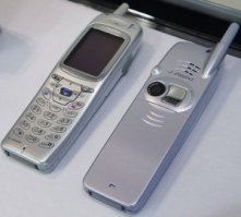 Хорошее качество видео из начала 90-х, мне понравилось- разглядел всё, даже то,как "банкноты пролежали недолго". 
Съёмка,по всей видимости, велась на вот этот аппарат ) :