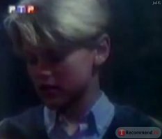 Ди Каприо появился значительно раньше в 1985 году в "Санта-Барбаре". Я даже помню его в этом фильме, кода у нас его показывали в 90-х